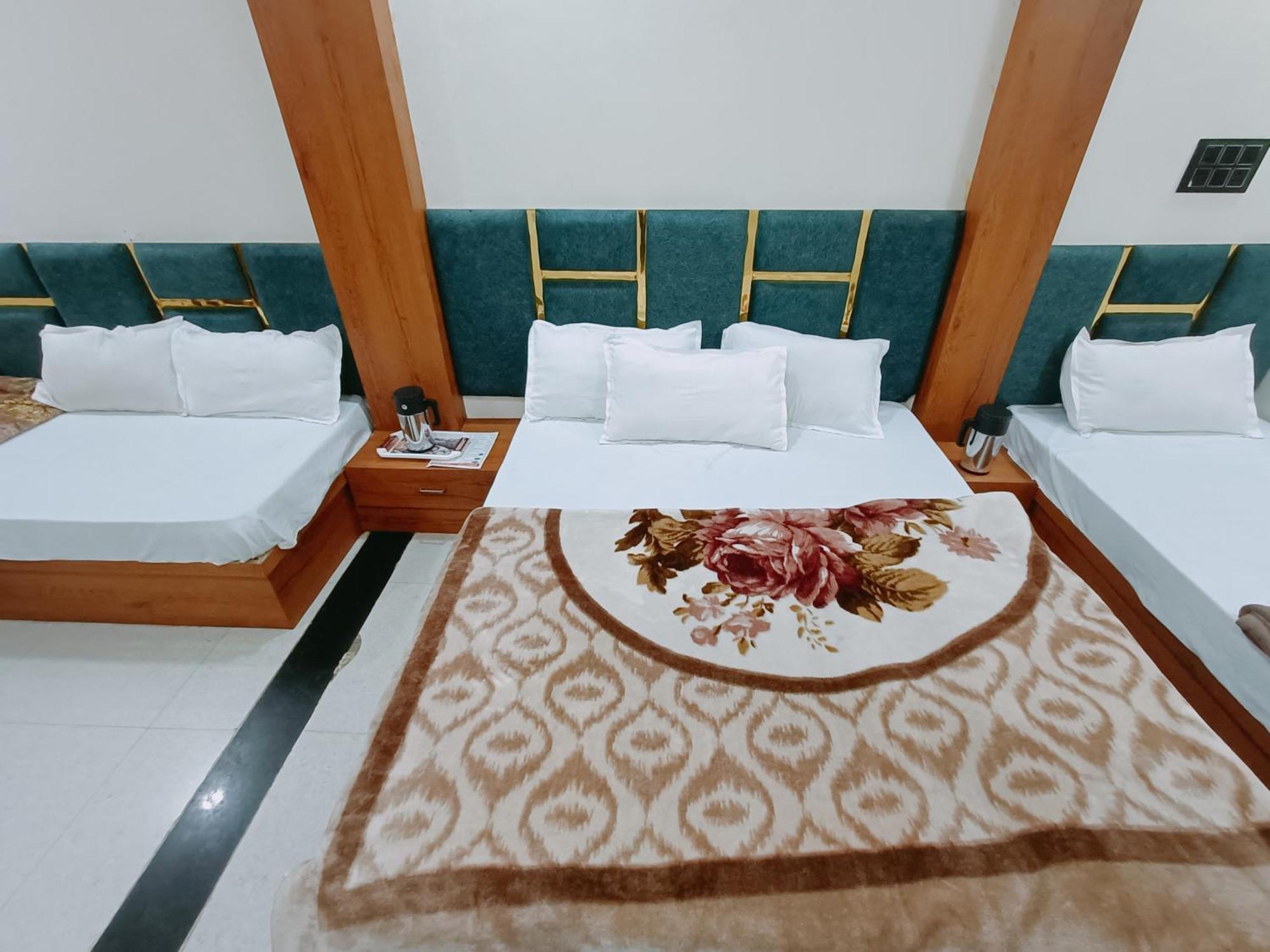 Hotel Shreem Udždžain Exteriér fotografie