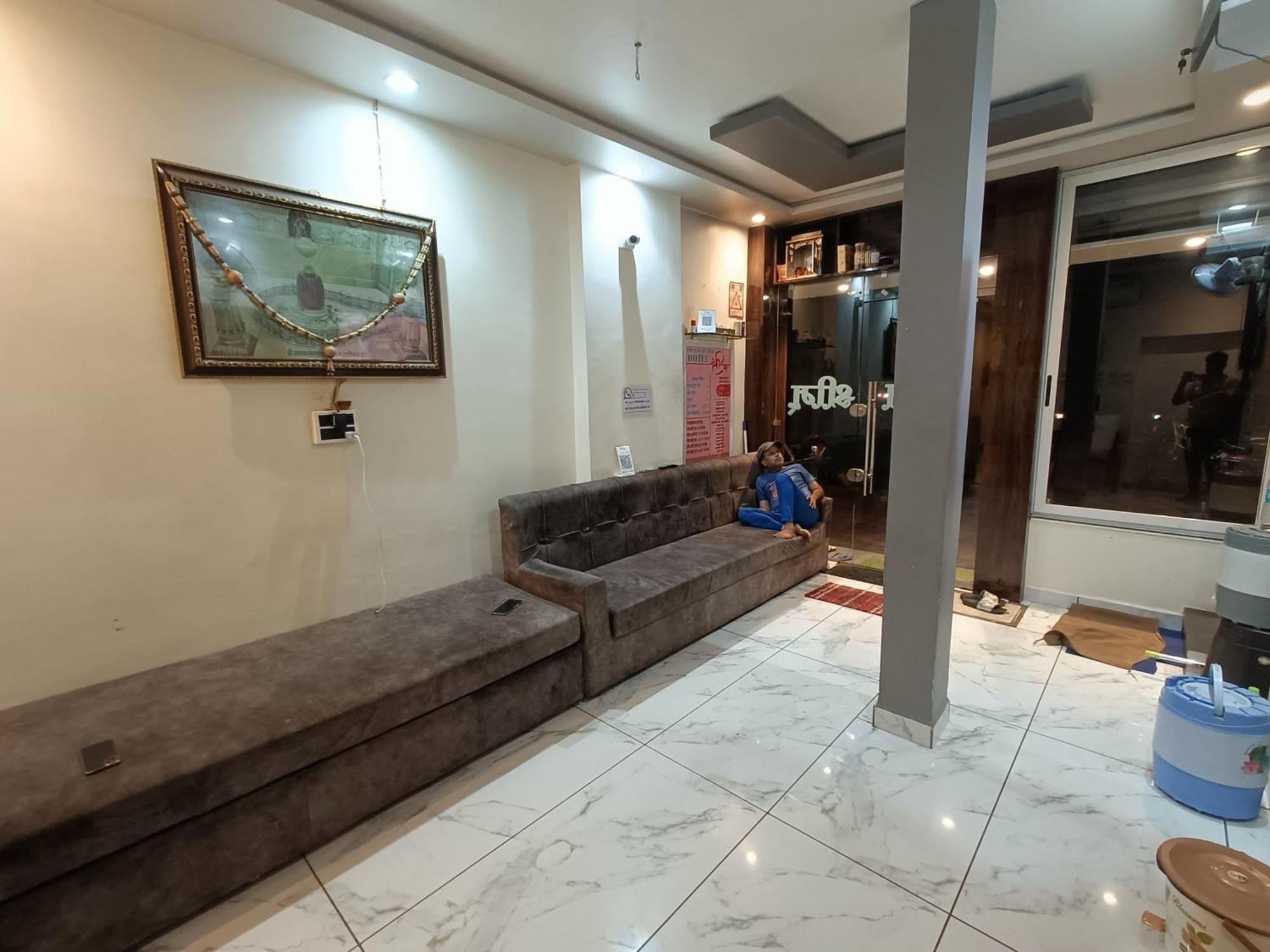 Hotel Shreem Udždžain Exteriér fotografie