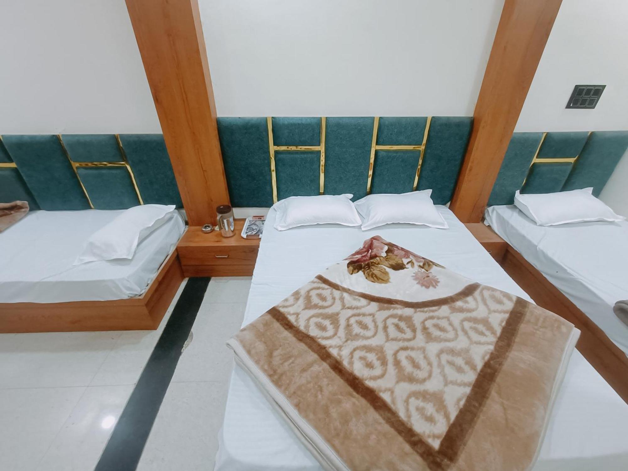 Hotel Shreem Udždžain Exteriér fotografie