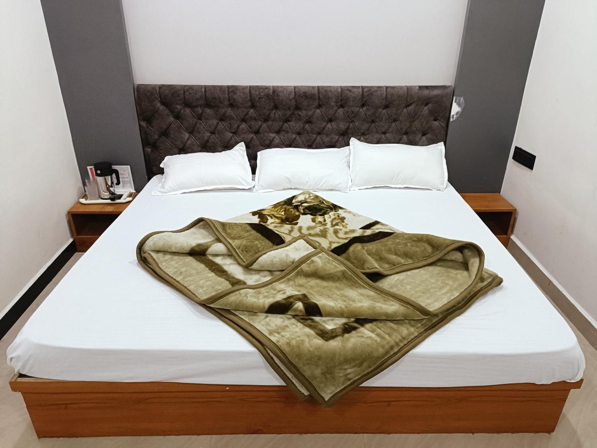 Hotel Shreem Udždžain Exteriér fotografie