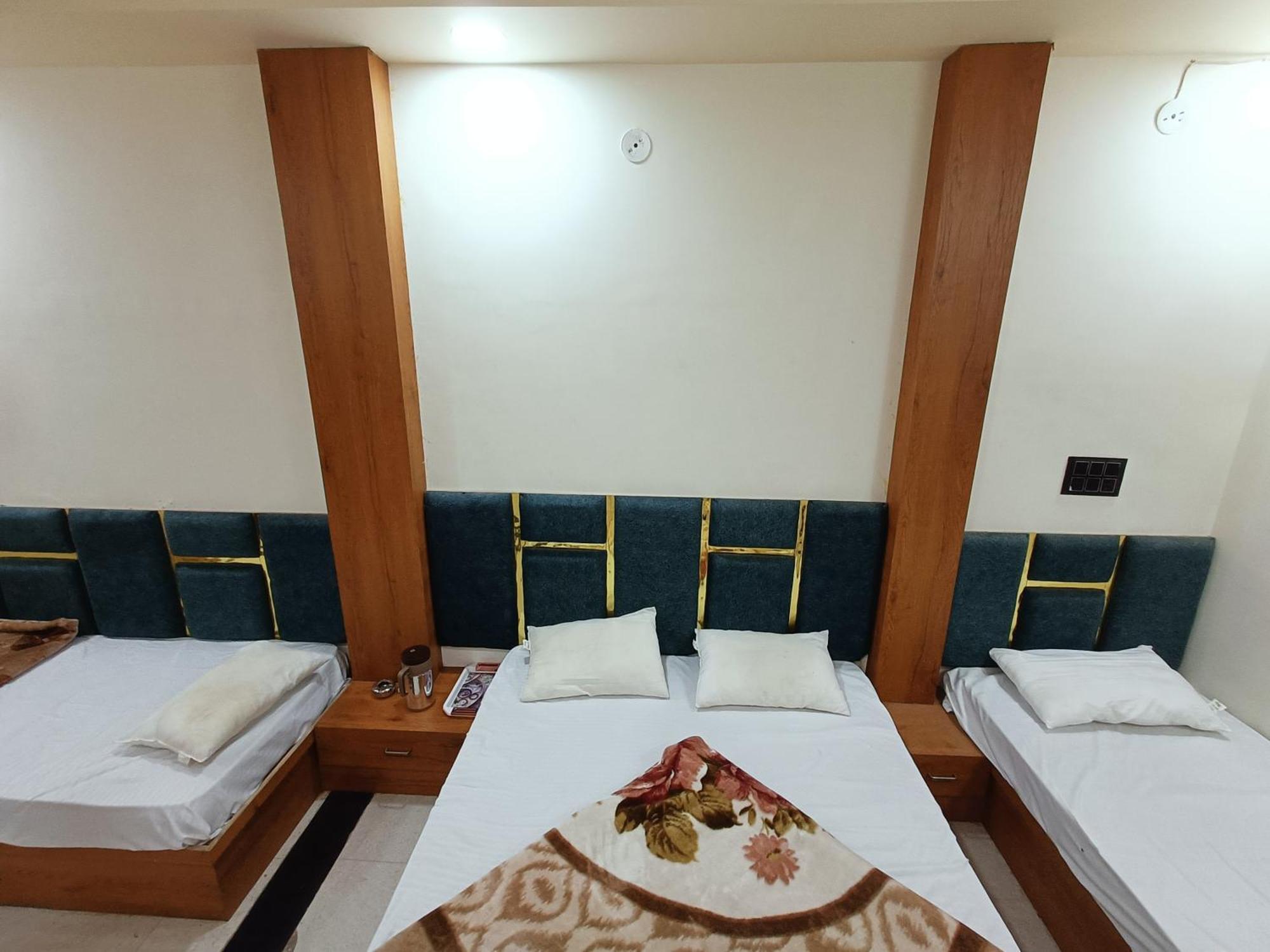 Hotel Shreem Udždžain Exteriér fotografie