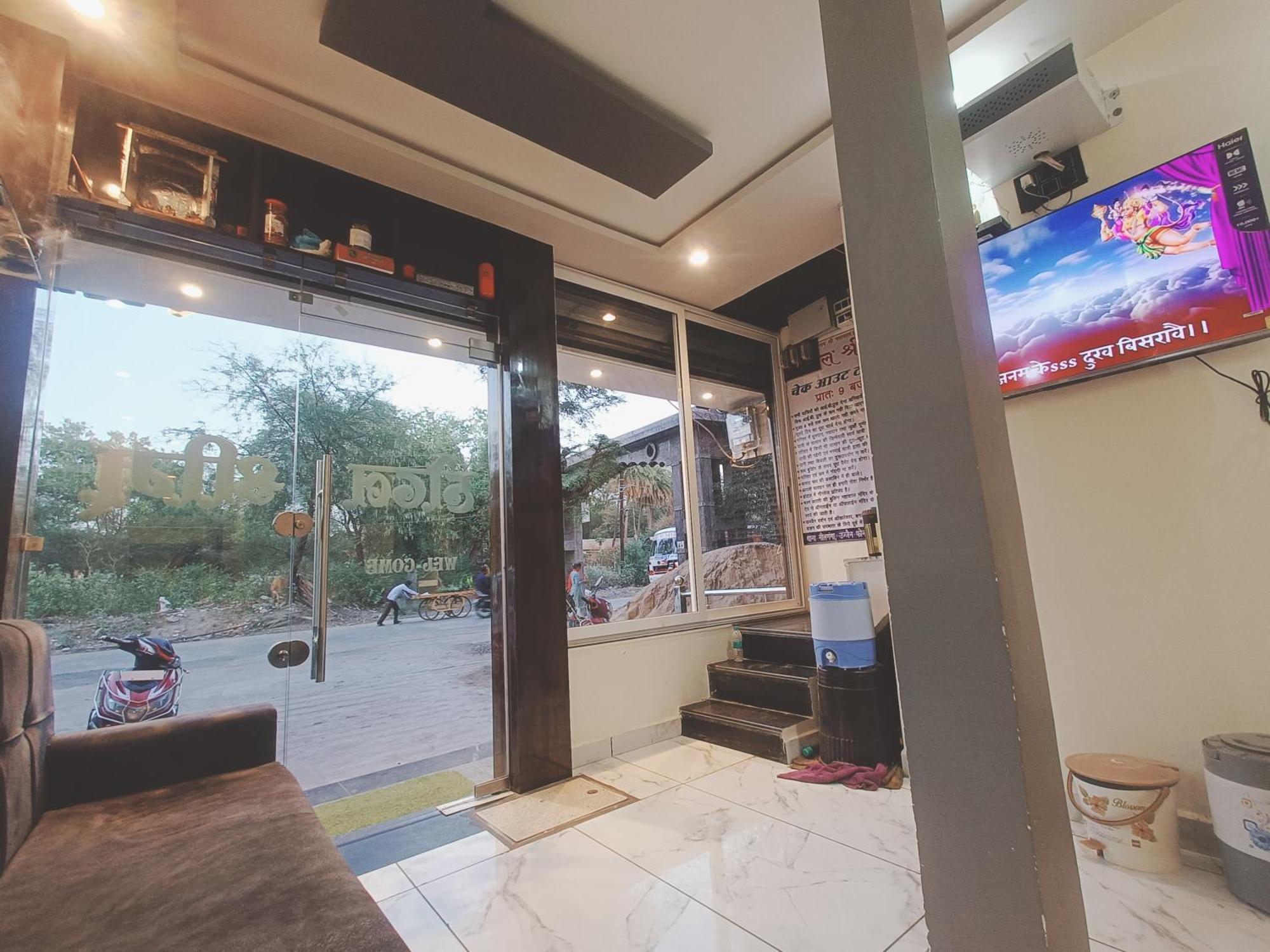 Hotel Shreem Udždžain Exteriér fotografie