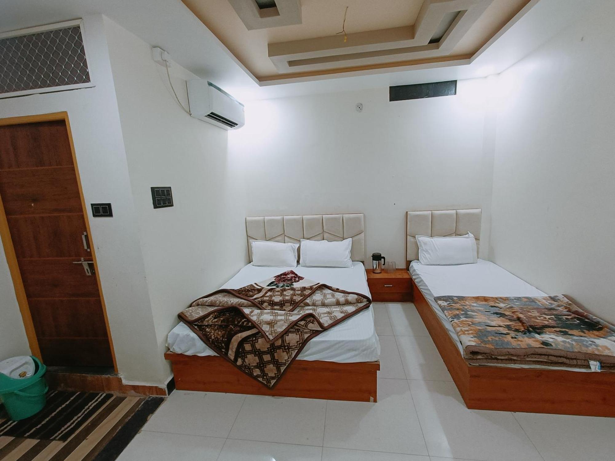 Hotel Shreem Udždžain Exteriér fotografie