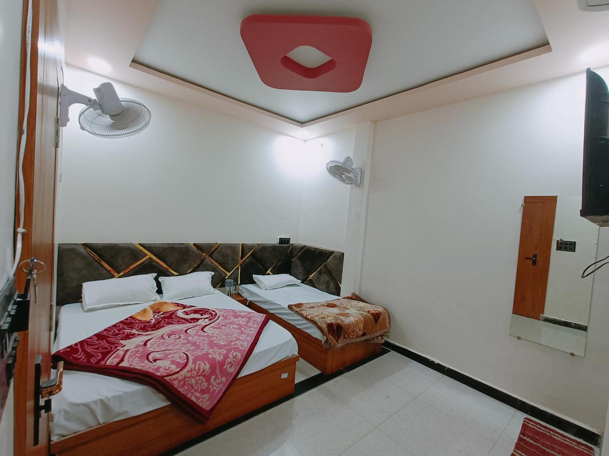 Hotel Shreem Udždžain Exteriér fotografie