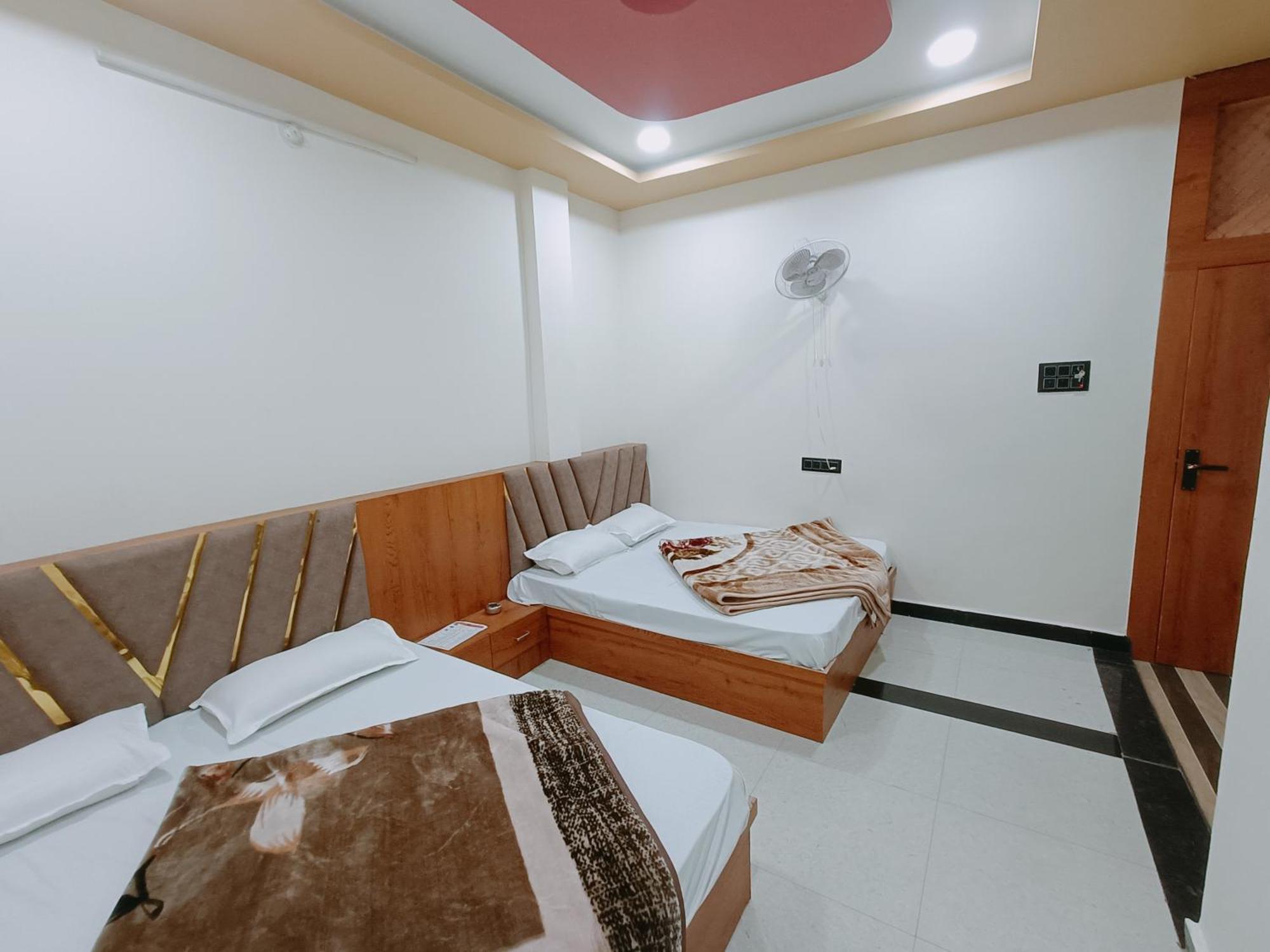 Hotel Shreem Udždžain Exteriér fotografie