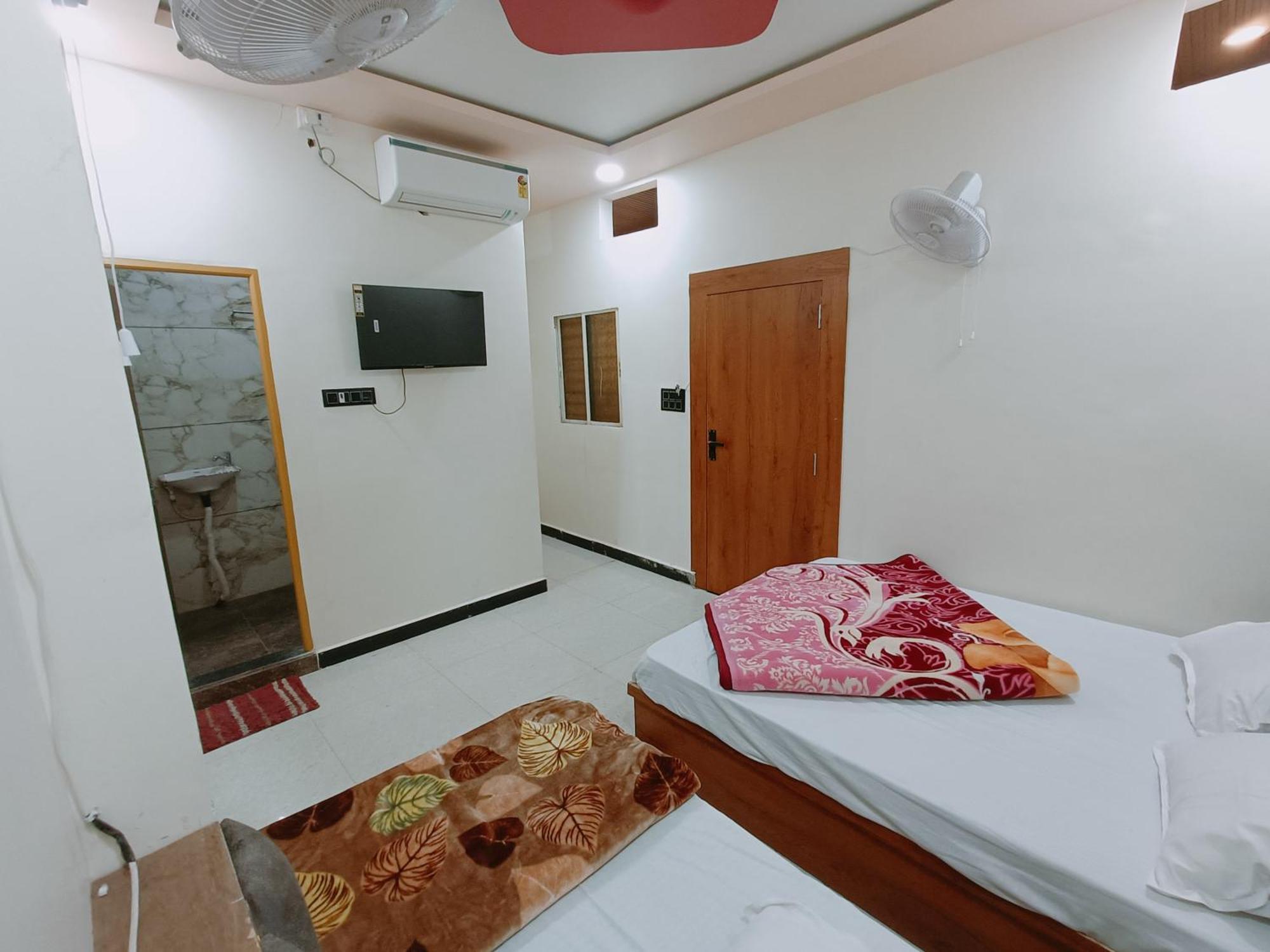 Hotel Shreem Udždžain Exteriér fotografie