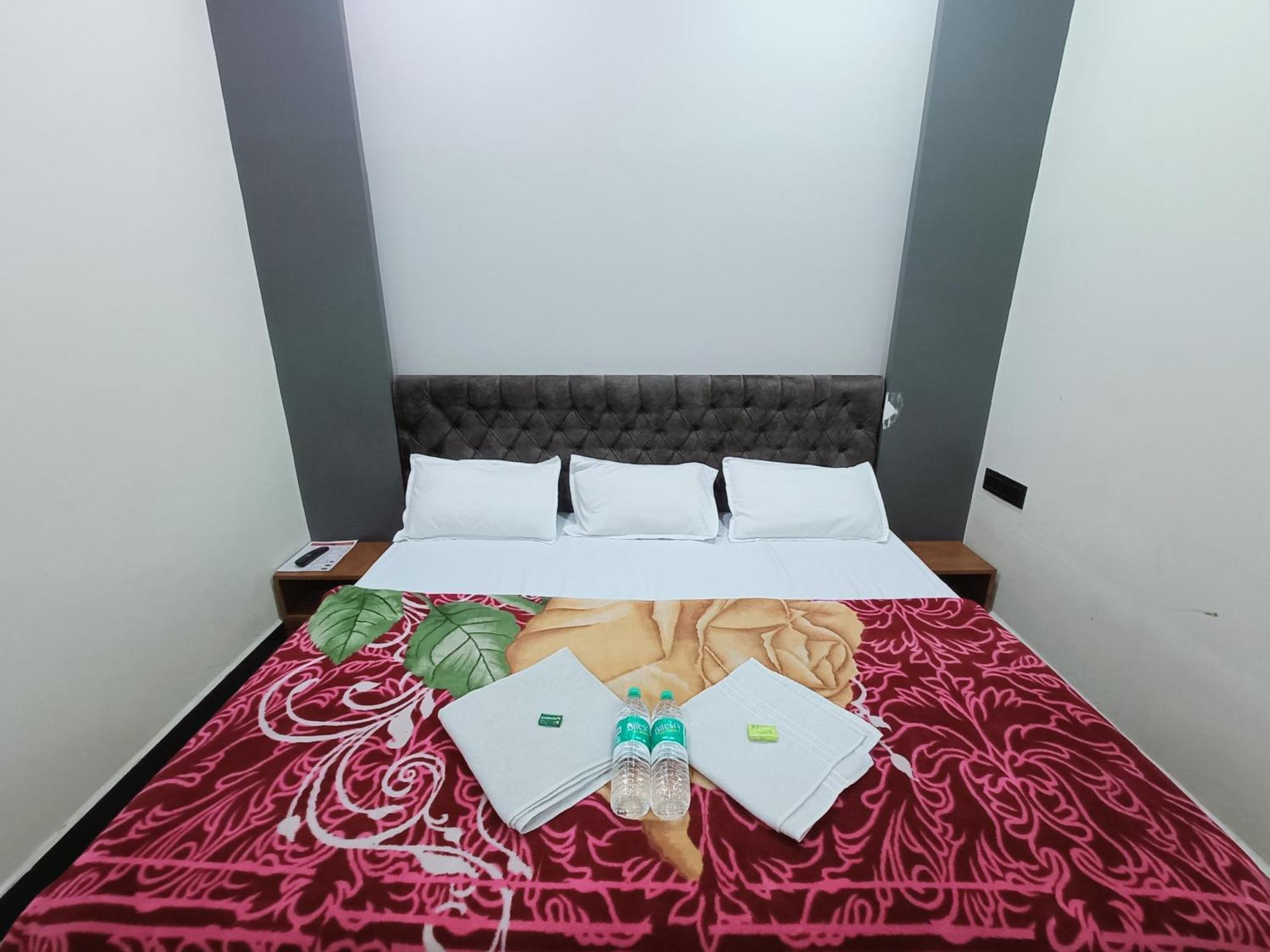 Hotel Shreem Udždžain Exteriér fotografie