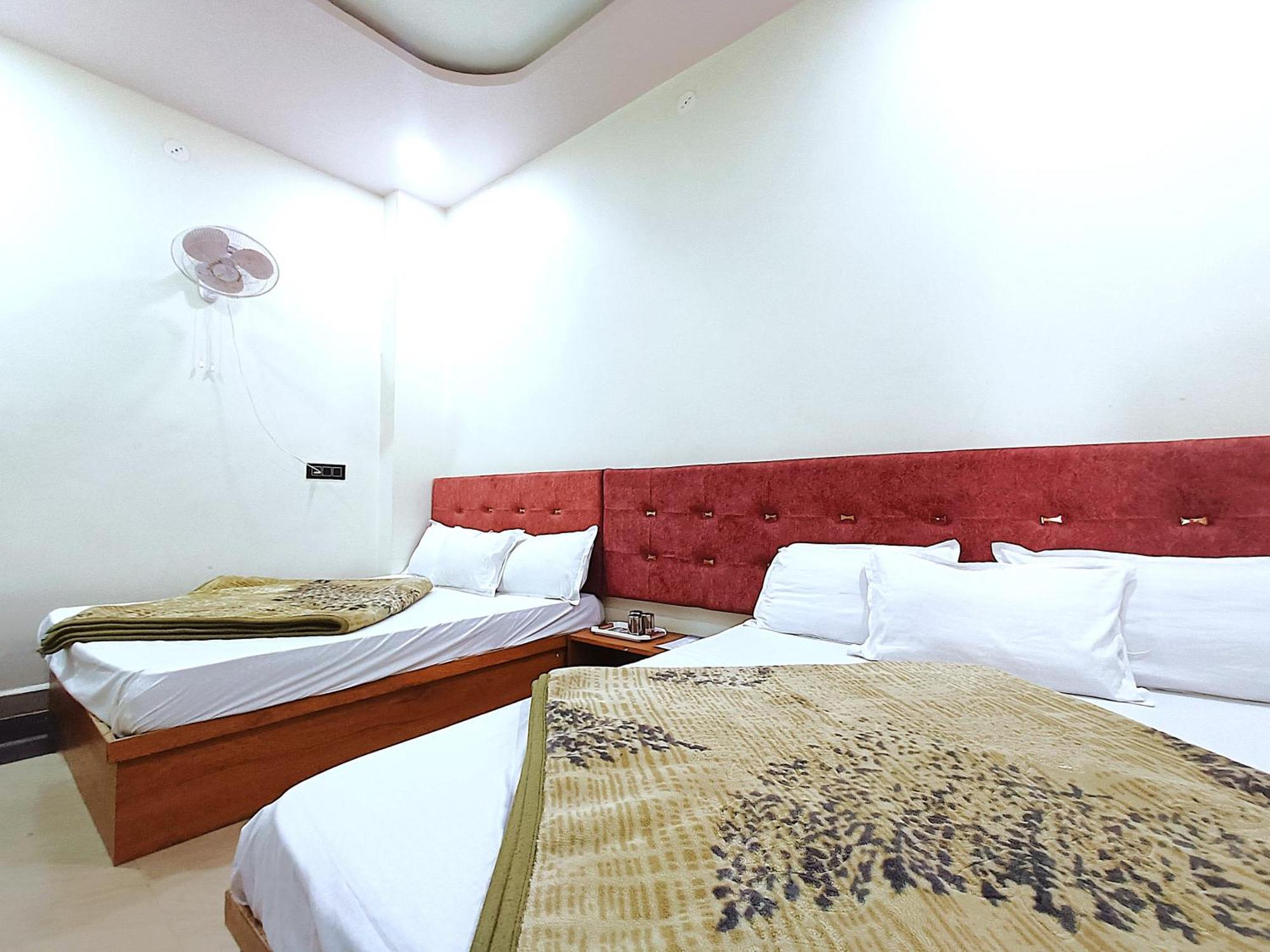 Hotel Shreem Udždžain Exteriér fotografie