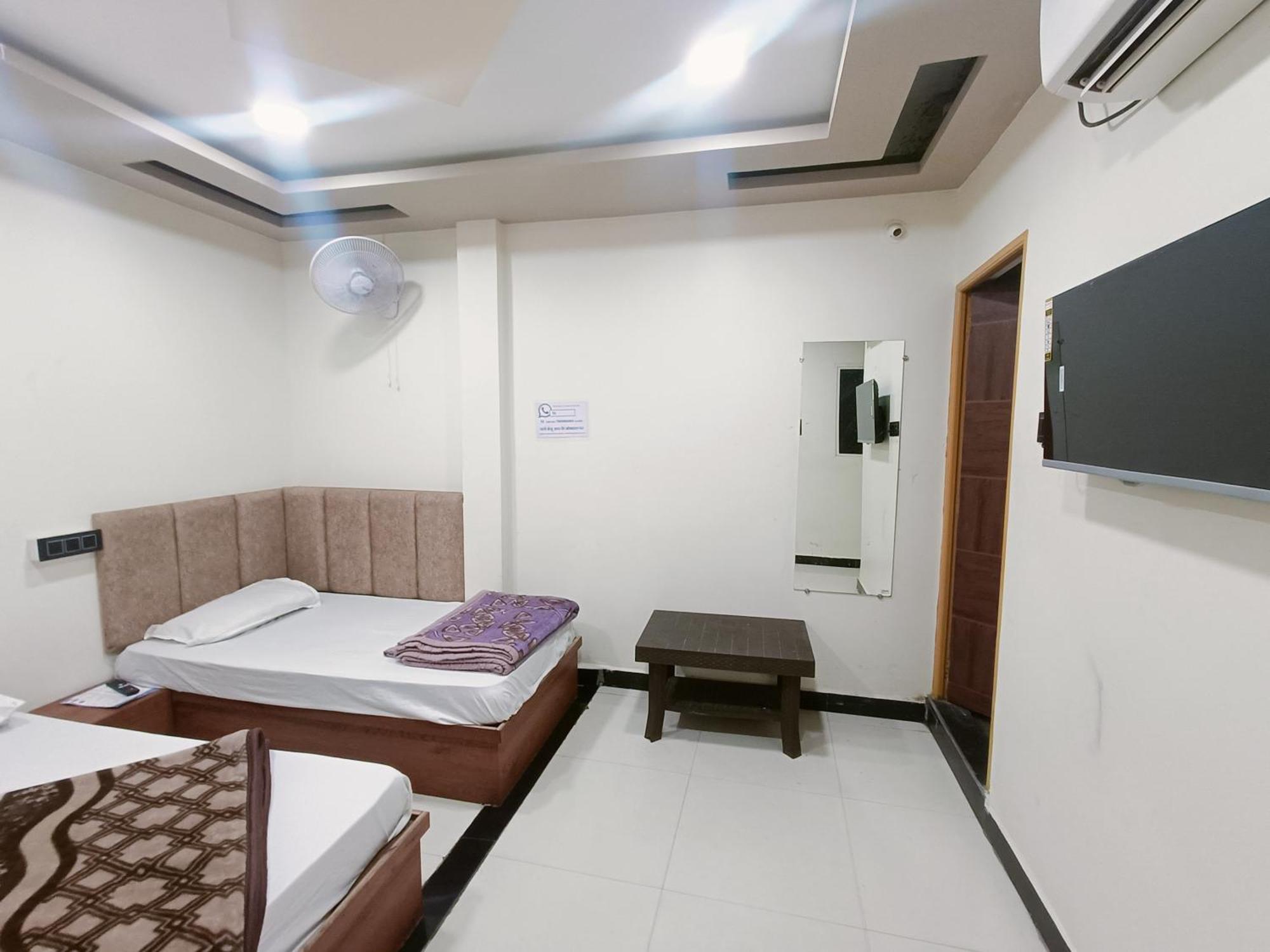 Hotel Shreem Udždžain Exteriér fotografie