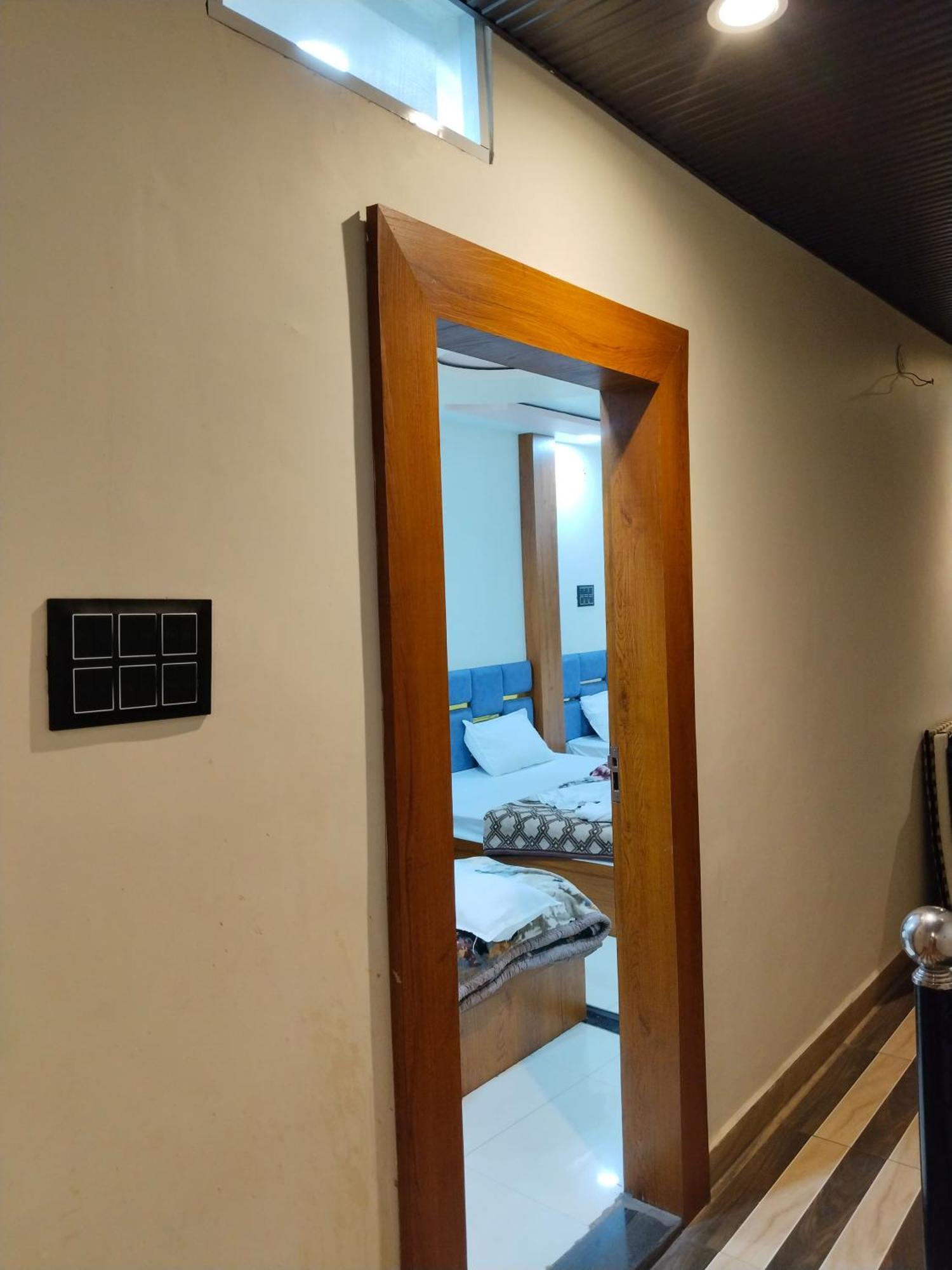 Hotel Shreem Udždžain Exteriér fotografie
